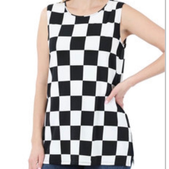 Boutique! CHECKERED PRINT SLEEVELESS SIDE SLIT TOP - Picture 2 of 4